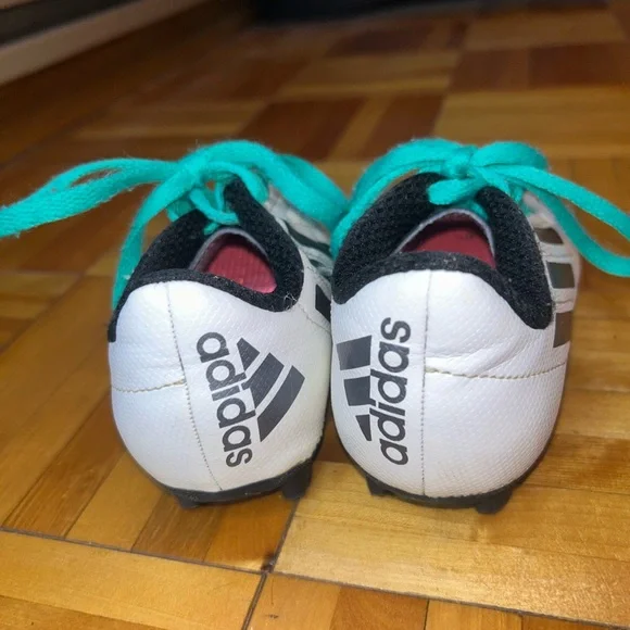 Youth Soccer Cleats with Teal Laces - Picture 2 of 8